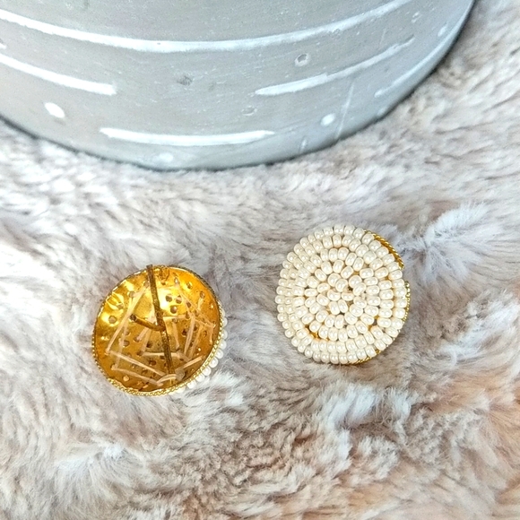 Beautiful Beaded Pearl Style/Gold Earrings Hawaii - Picture 2 of 3